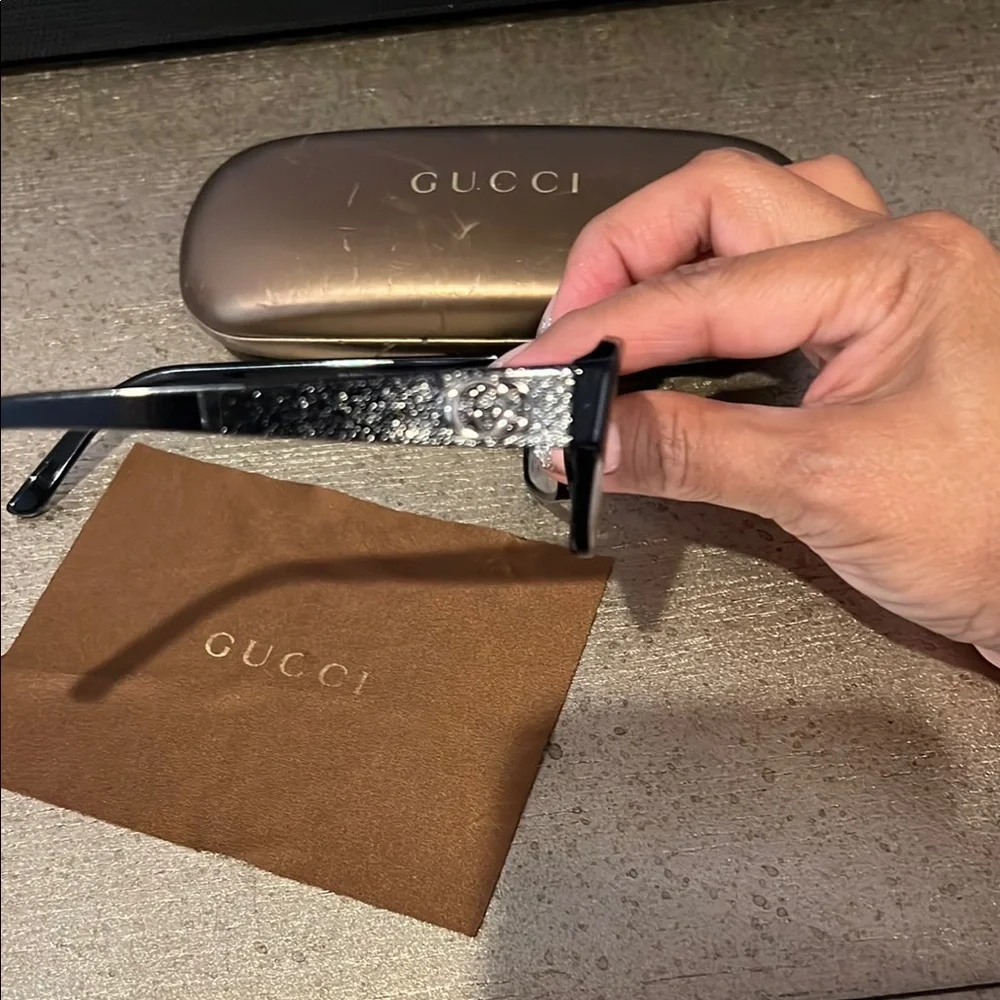 Gucci Black and Silver Glasses Timeless Elegance - Picture 10 of 13